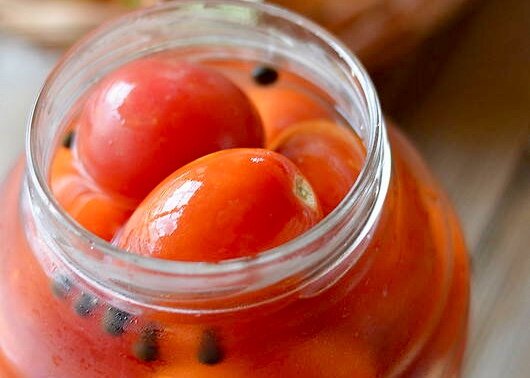 Кисло-острые мочёные помидоры