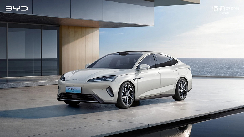 BYD выпустила 427-сильный пятиметровый гибридный седан HaiSe07 DM-i 2026