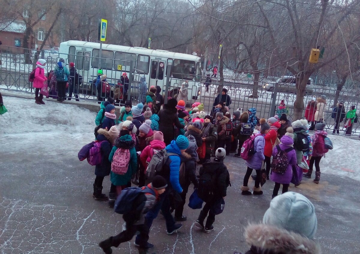 Новости красноярска нгс. Минирование школ Хабаровск. В Хабаровске заминировали школы. Эвакуация в Хабаровске из школ. Эвакуация школы ложное минирование.