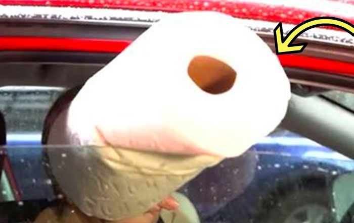 Автомобилистка зажала рулон бумаги между стеклом и рамой: Как этот странный трюк может спасти жизнь