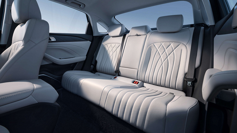 Представлен Geely Galaxy Star 6 — «народный флагман» с дизайном Mercedes-Benz и очень низким расходом топлива — около 2 л на 100 км
