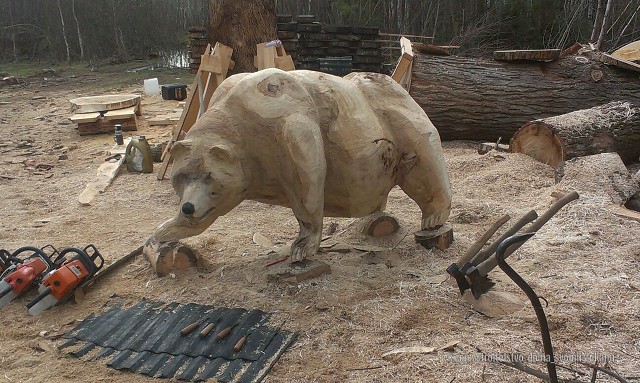  Резной Потапыч, выглядит очень реалистично!