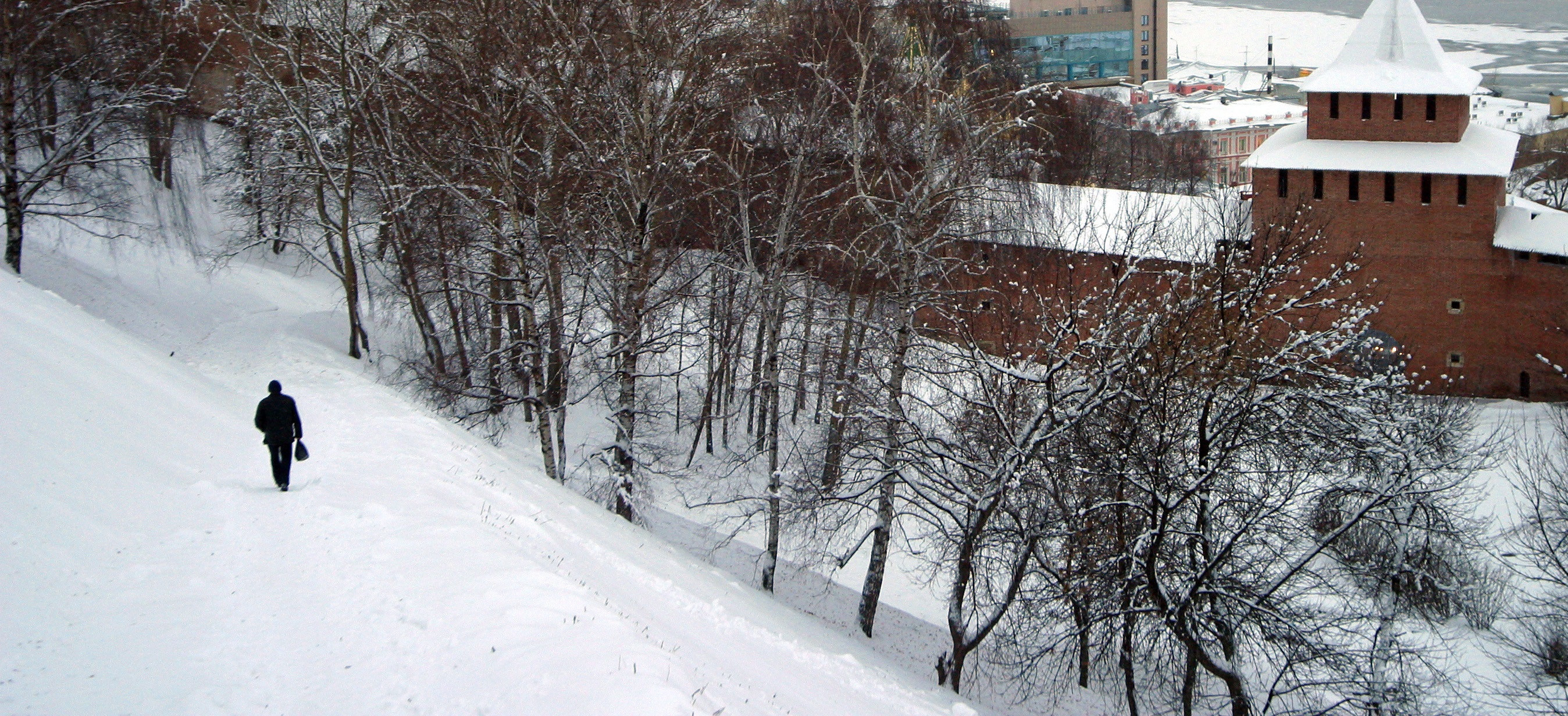 Нижний новгород снег. Снегопад в Нижнем Новгороде. Небольшой снег. Мало снега. Сугробы Нижний Новгород.