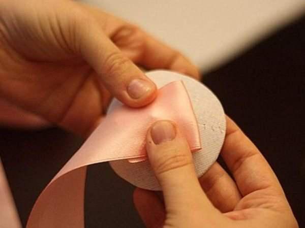 Шикарные цветы из атласных лент Шикарные цветы из атласных лент