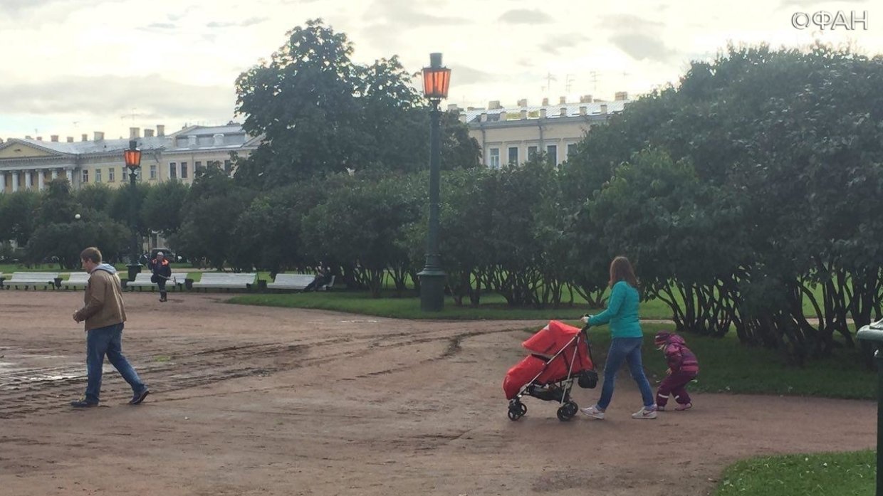 Марсово поле в Петербурге открыто для всех желающих