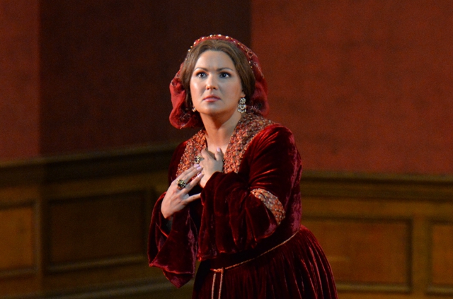 "Шаг к нормальной жизни": Анна Нетребко возвращается на европейскую оперную сцену