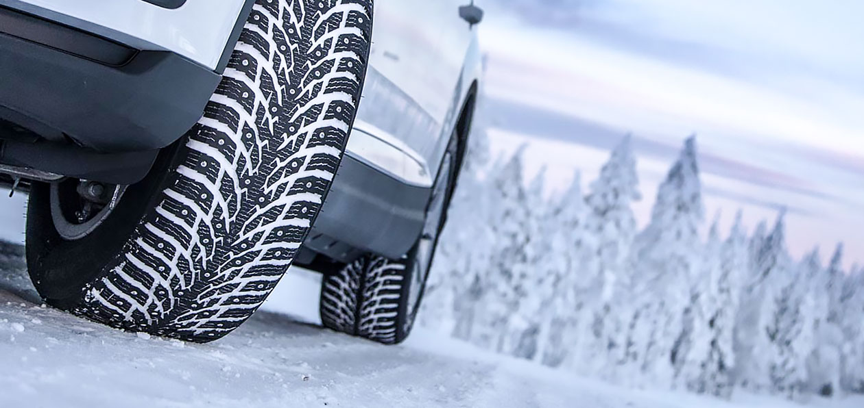 Автомобилистам объяснили, как правильно накачать шины зимой