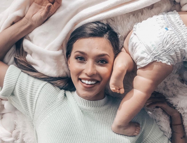 Регина Тодоренко впервые показала личико сына от Влада Топалова Регина Тодоренко впервые показала личико сына от Влада Топалова