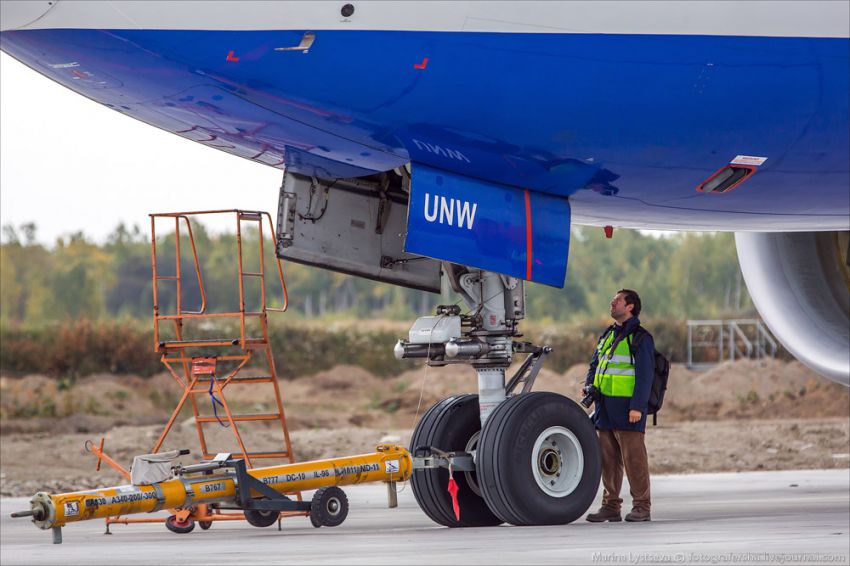 Обслуживание самолета на перроне Boeing 777, авиация, петропавловск-камчатский, елизово