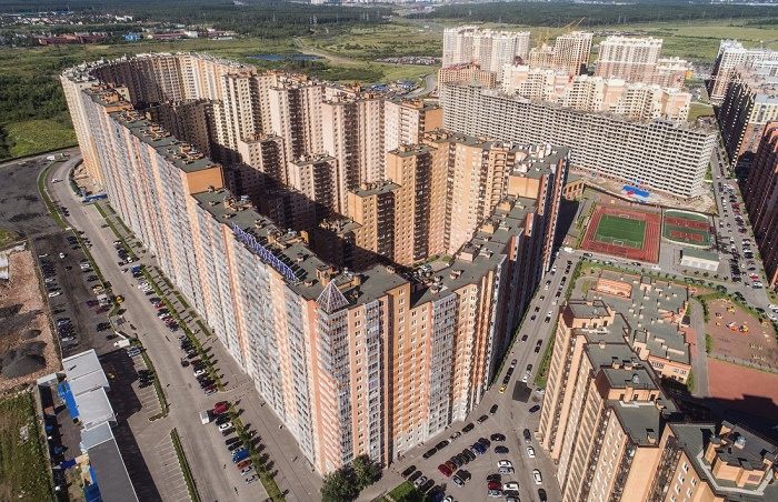 Человейник в Питере: 35 подъездов, 3708 квартир... Истории из жизни