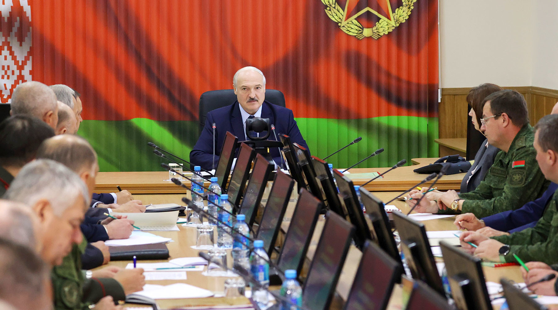 Почему Лукашенко не может покинуть президентский пост