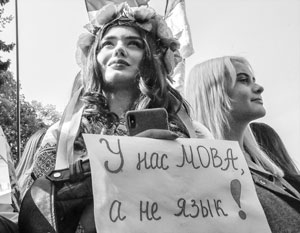 Украинскую молодежь власти неумело пытаются приучить говорить на суржике