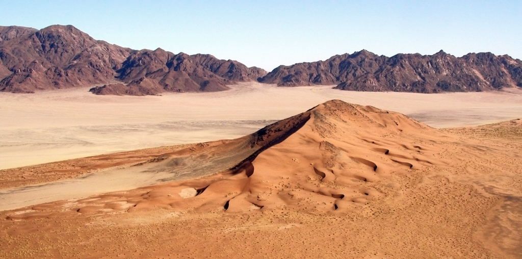 Национальный парк Берег скелетов в Намибии (Skeleton Coast Park)