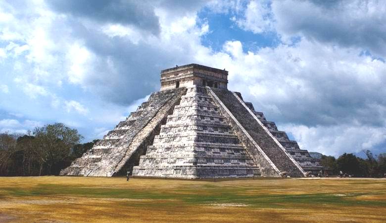 Загадочный вихрь «атаковал» пирамиду Кукулькана в Мексике