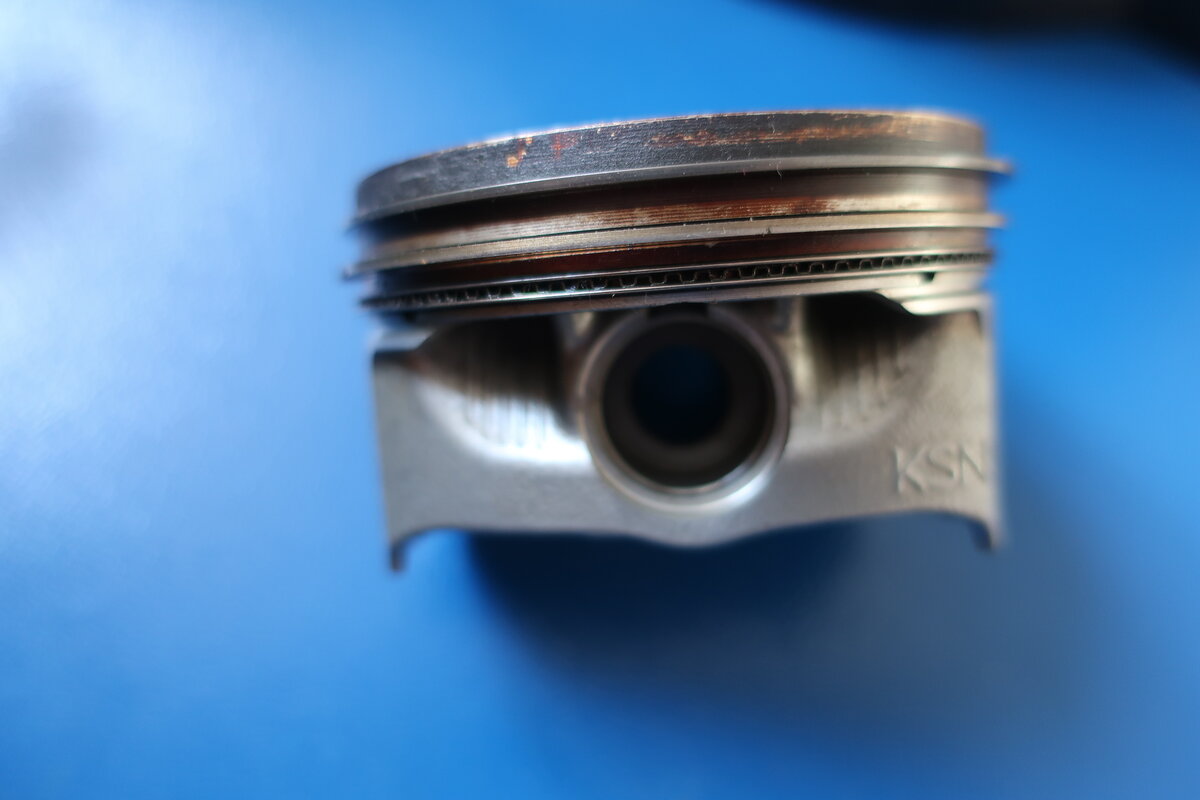 Разбираем поршень современного немецкого двигателя Разбираем поршень современного немецкого двигателя авто,авто и мото,автосалон,автосамоделки,водителю на заметку,машины,ремонт,советы,тюнинг