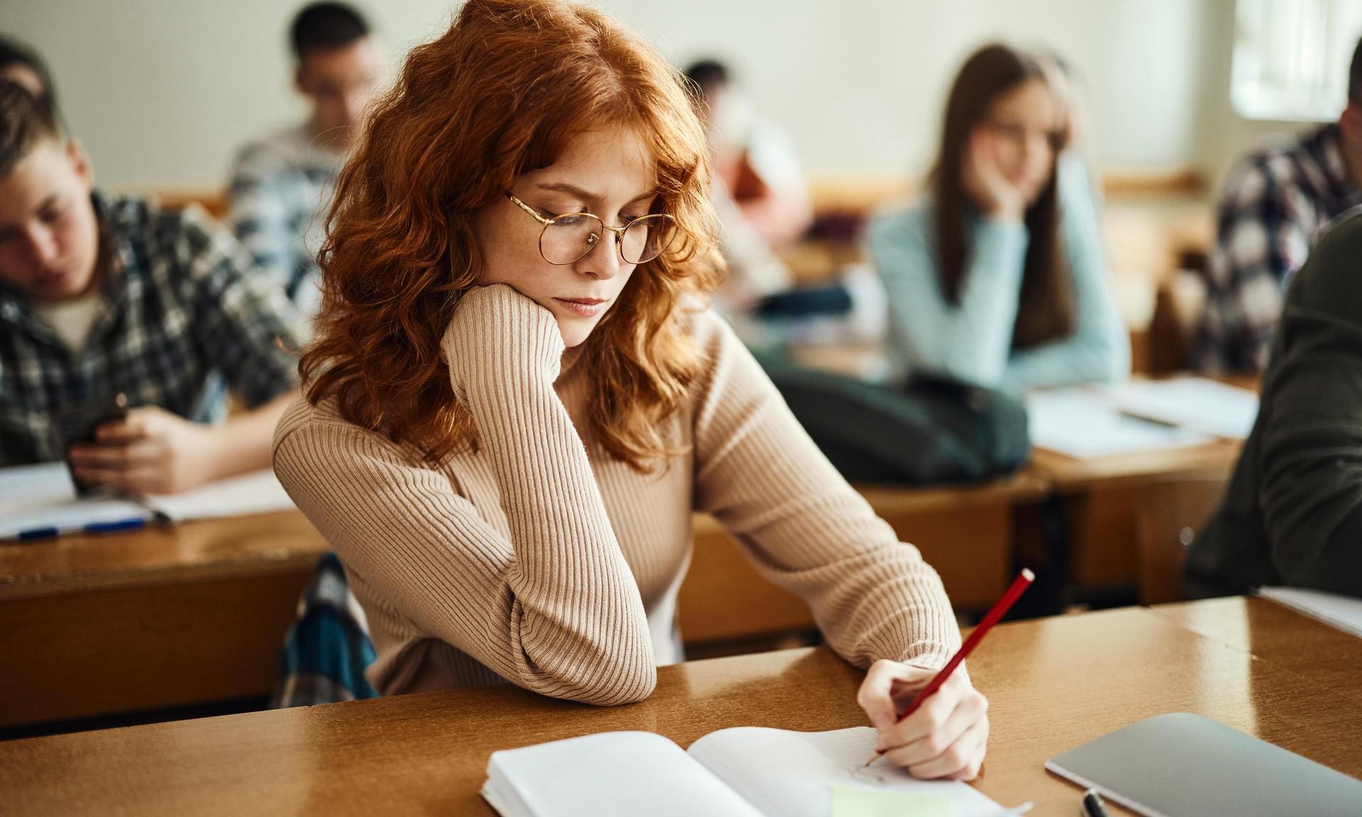 Колледж или армия? Российские вузы ужесточили правила приема