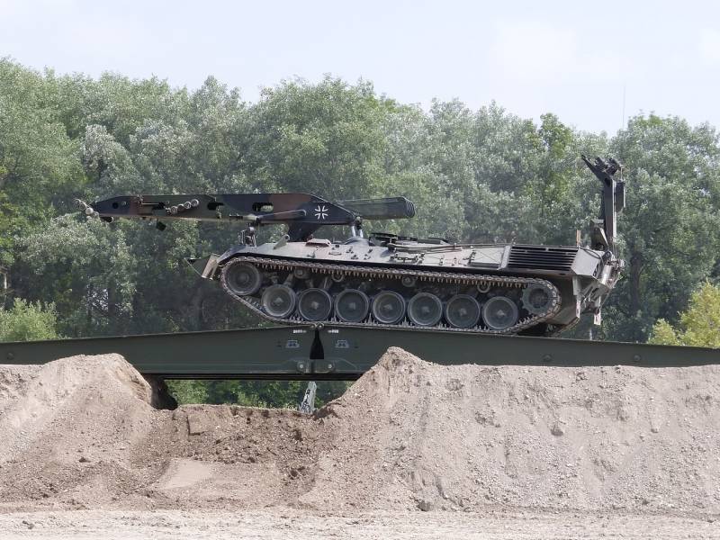 Немецкий танковый мостоукладчик Biber Немецкий танковый мостоукладчик Biber оружие