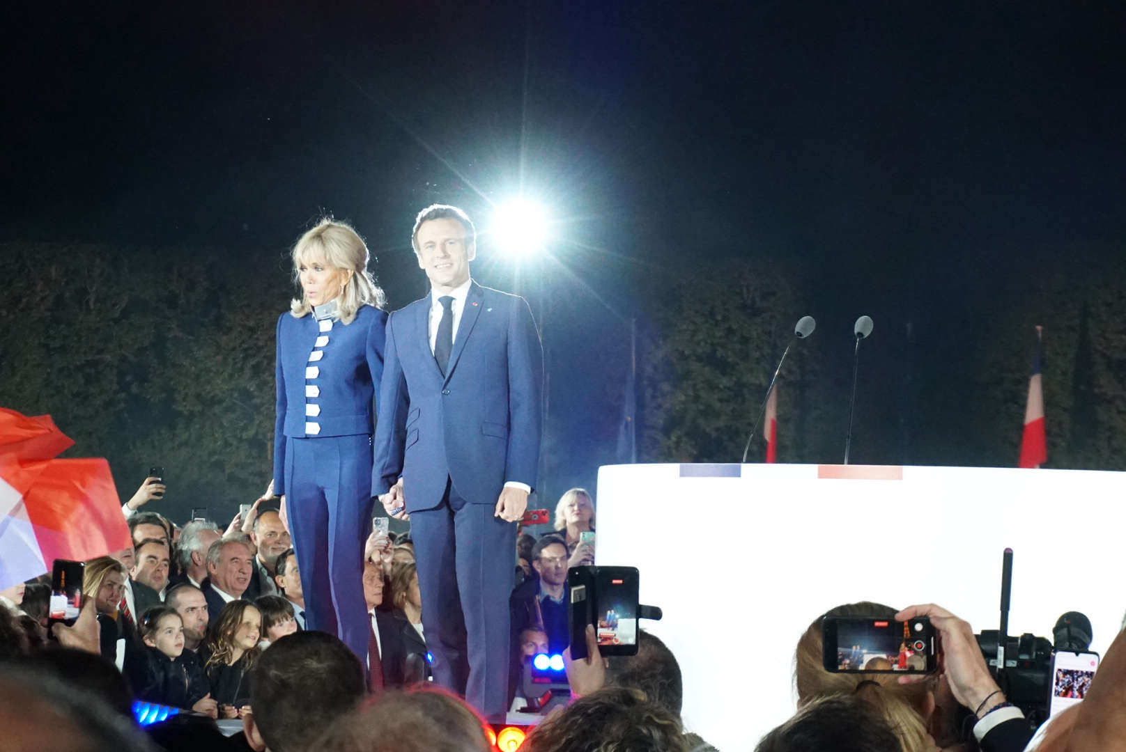 Франция в огне: победа Макрона запустила революцию Весь мир,Политика