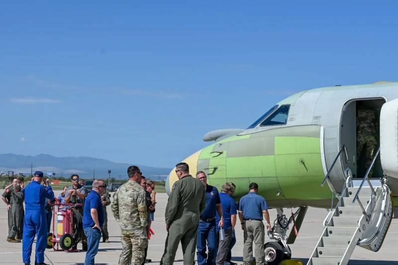 Самолет РЭБ EC-37B Compass Call. Прогресс и задержки Самолет РЭБ EC-37B Compass Call. Прогресс и задержки ввс