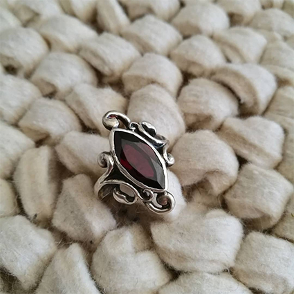 Лунный камень, дай мне сил: как найти свой талисман среди минералов и что они значат Новости моды