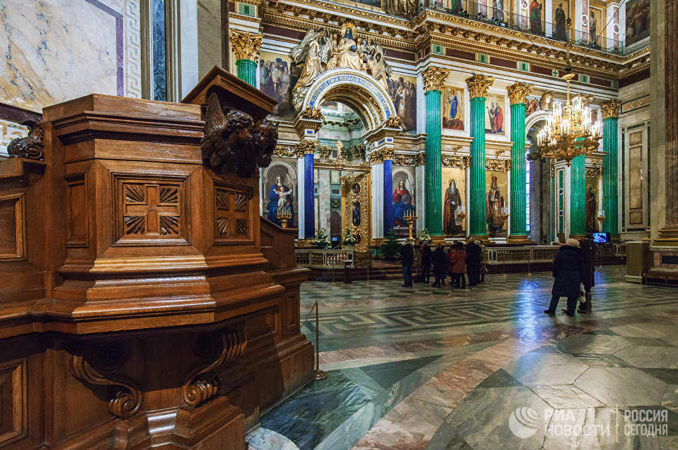 В санкт петербурге в исаакиевском. Исаакиевский собор в Санкт-Петербурге интерьер. Исаакиевский собор интерьер. Алтарь Исаакиевского собора в Санкт-Петербурге. Исаакиевский собор убранство.