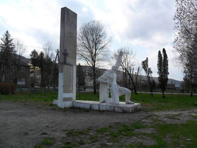 Западная Украина: памятники, память и беспамятство Западная Украина: памятники, память и беспамятство украина