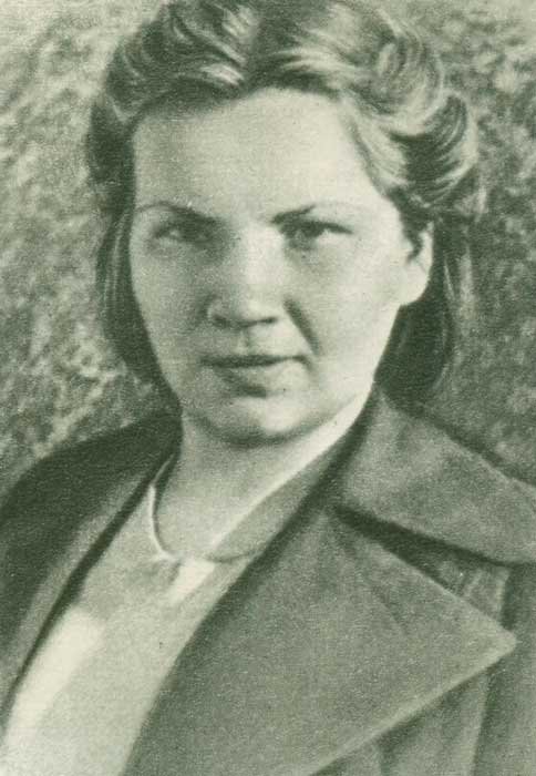 Зина Бердышева ("Сойка")- радистка-разведчица разведгруппы "Джек".Фотография 1944 года.