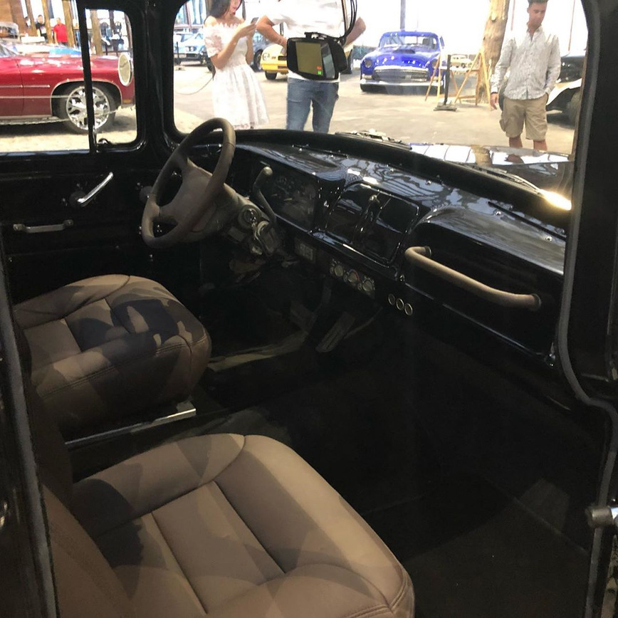 В Ялте появился крутой пикап, сделанный в стилистике грузовика ЗИЛ-130 В Ялте появился крутой пикап, сделанный в стилистике грузовика ЗИЛ-130 авто и мото,автоновости