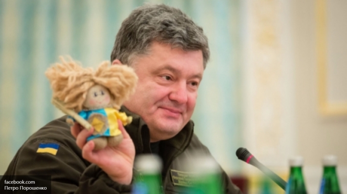 Украиной через Порошенко управляет плюшевая кукла-киборг