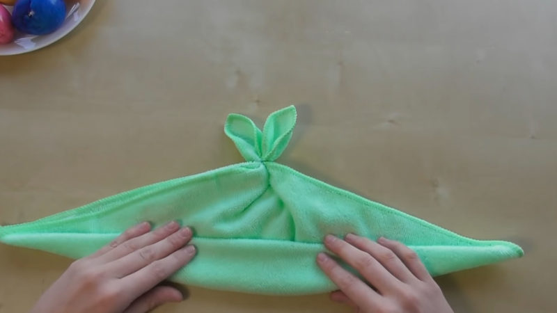 Пасхальный зайчик из полотенца: всё очень просто и красиво игрушки,рукоделие,своими руками,сделай сам