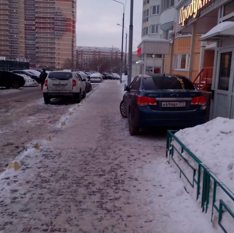 Вот хозяева двора, в голове у них дрова Вот хозяева двора, в голове у них дрова