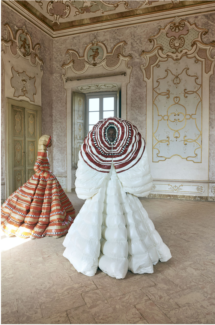 Ноу-хау в мире моды: платья из пуховиков Ноу-хау в мире моды: платья из пуховиков дизайнеры,мода,мода и красота,модные тенденции