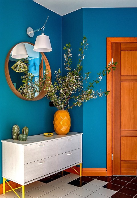 Стильно, ярко, бюджетно: квартира из 90-х, преобразившаяся до неузнаваемости интерьер и дизайн