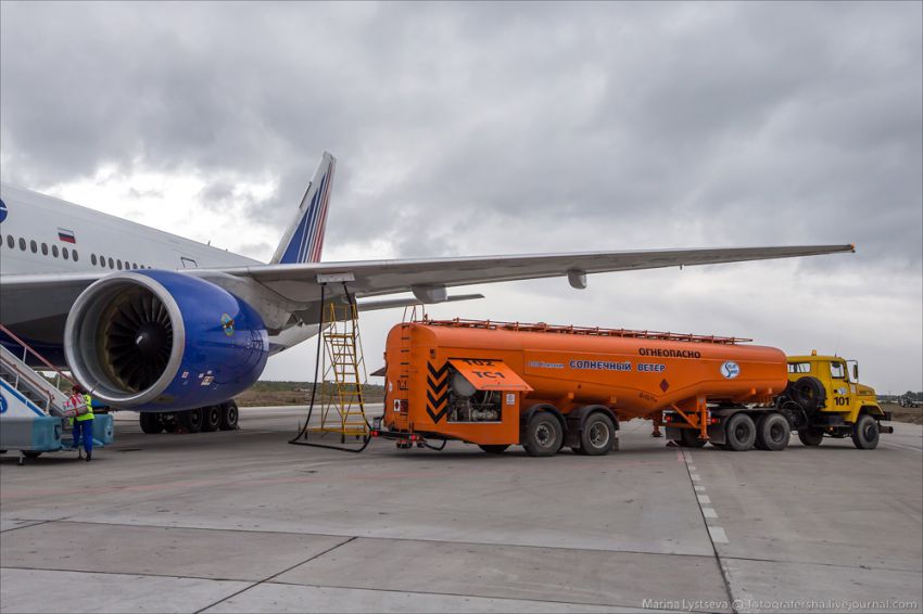 Обслуживание самолета на перроне Boeing 777, авиация, петропавловск-камчатский, елизово