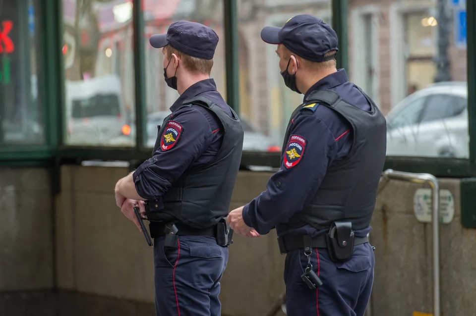 В Петербурге охранник избил ребенка за съемку просроченного товара в магазине