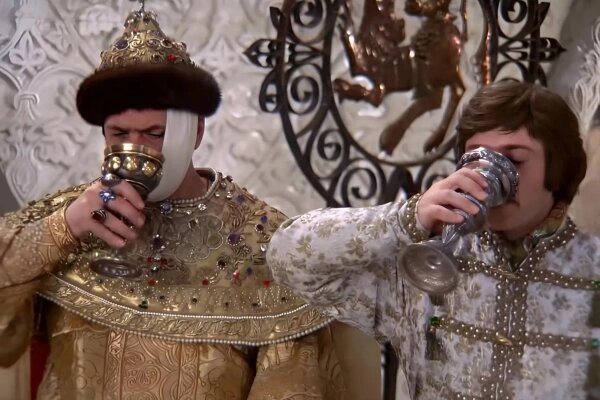 Во времена Ивана Грозного водки в современном понимании не существовало. Фото © «Иван Васильевич меняет профессию» (1973), режиссёр Леонид Гайдай, сценаристы Владлен Бахнов, Леонид Гайдай, Михаил Булгаков / Kinopoiskatomic:embed 2
