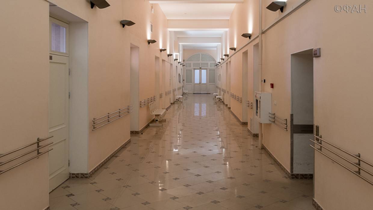 Пенсионер разбился насмерть, выпав из окна ковидного госпиталя в Ростове-на-Дону