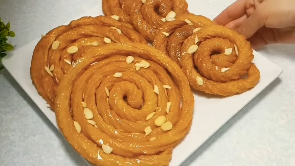 Новый хрустящий десерт из муки, манки и воды — за уши не оттащишь