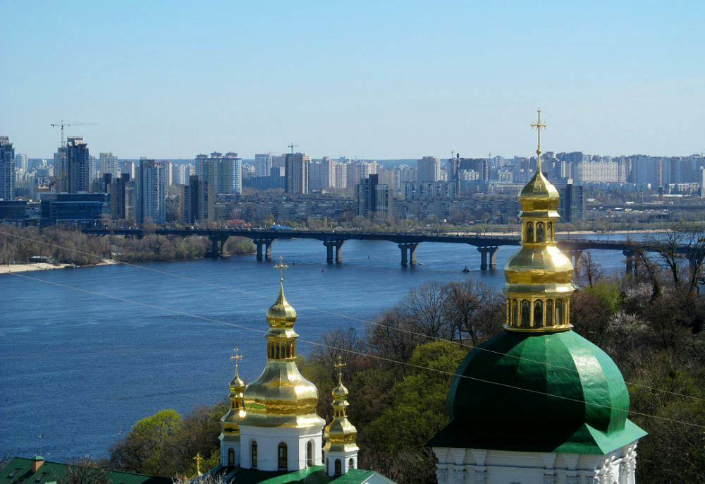 Апрельский Киев. Памятники, плакаты, символы, Лавра Апрельский Киев. Памятники, плакаты, символы, Лавра