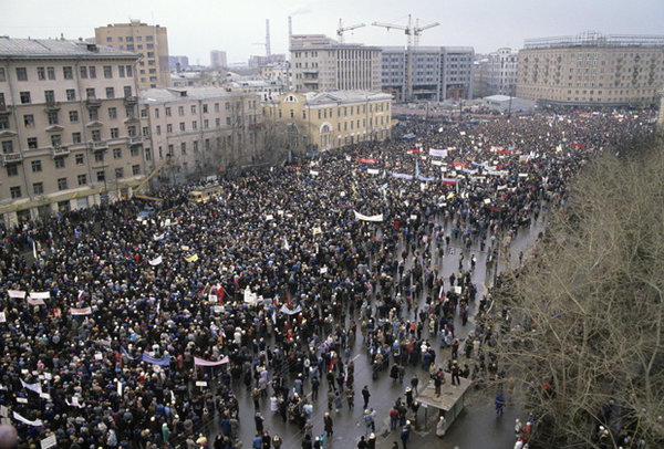 Митинг, организованный блоком демократических сил, в поддержку своих кандидатов в депутаты и перестройки, 1990 год