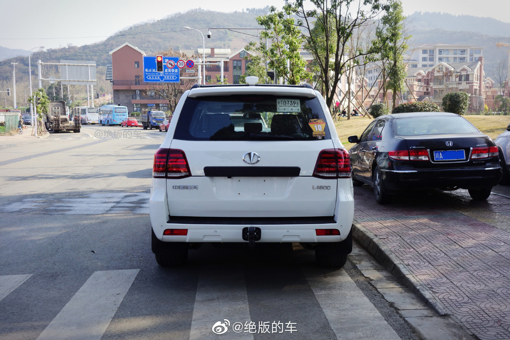 Готовящуюся к дебюту китайскую копию «Крузака» снова засняли на улице авто,авто и мото,автомобиль,автоновости