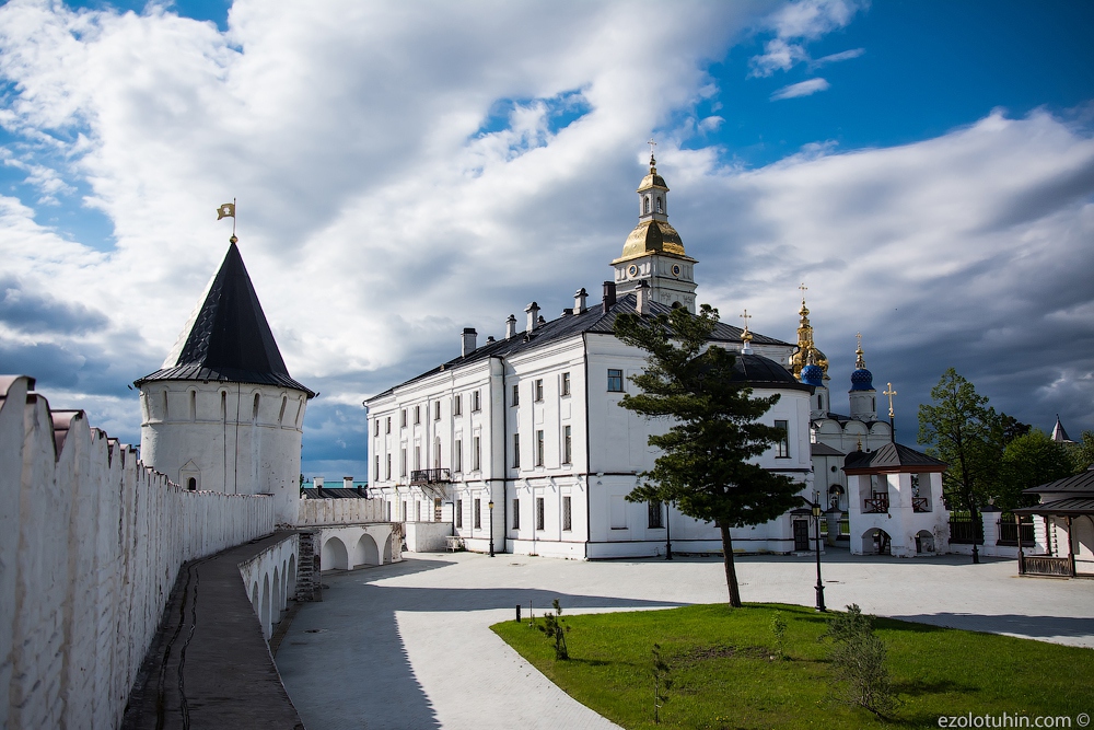 Тобольский. Тобольский Кремль. Тобольск Кремль. Тобольский Кремль изнутри. Тобольск Кремль внутри.