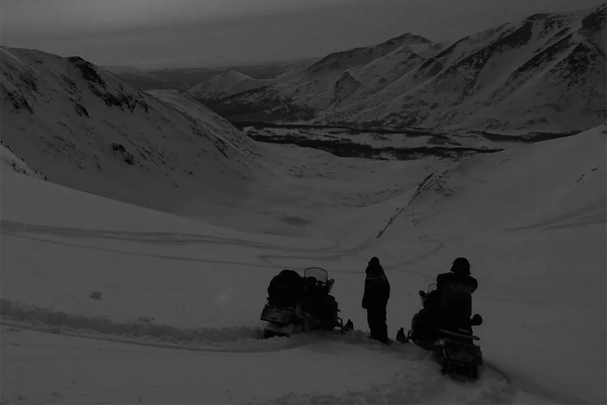 Mash: сын экс-министра Хакасии насмерть замерз во время тура на снегоходах
