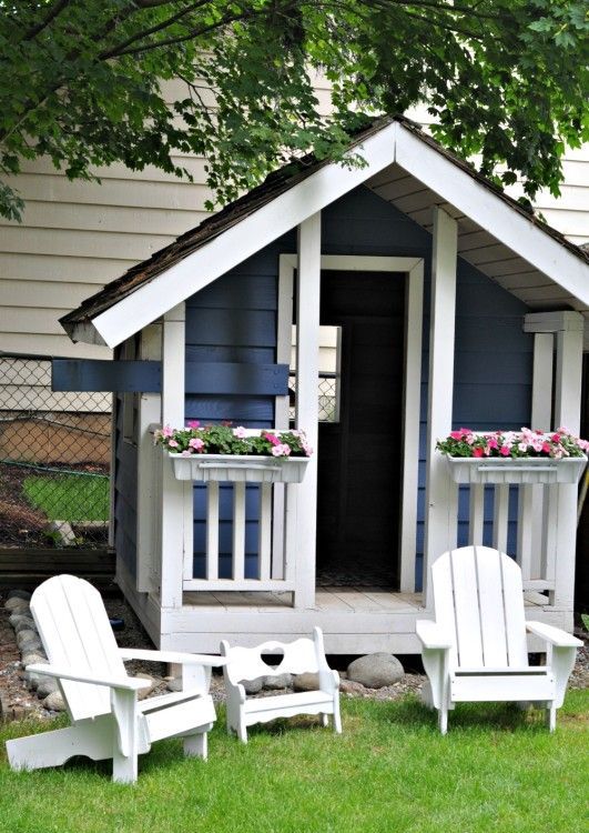 awesome-outdoor-kids-playhouses-to-build-this-summer-32