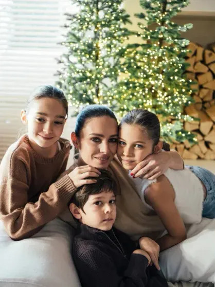 Торт с лепестками роз, виды на Кремль и Ксения Собчак среди гостей: оперный певец Ильдар Абдразаков отметил 10-ю 