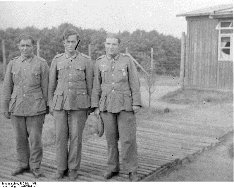 Bundesarchiv_R_6_Bild-1451,_Lager_Schwarzsee,_Armenische_Freiwillige.png