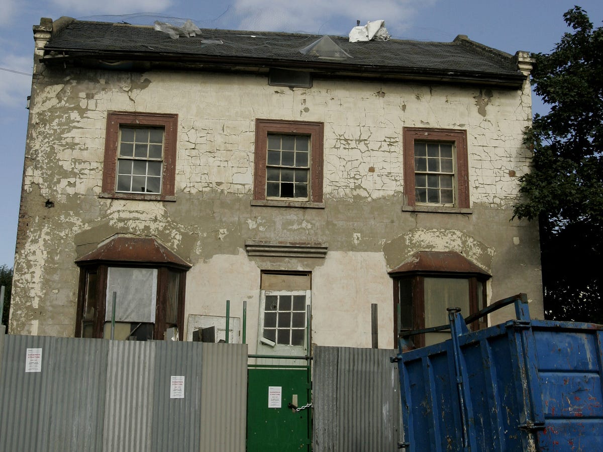 Мужчина купил дом в центре, а потом 40 лет копал тоннели под городом, которые начинались из подвала Мужчина купил дом в центре, а потом 40 лет копал тоннели под городом, которые начинались из подвала Культура