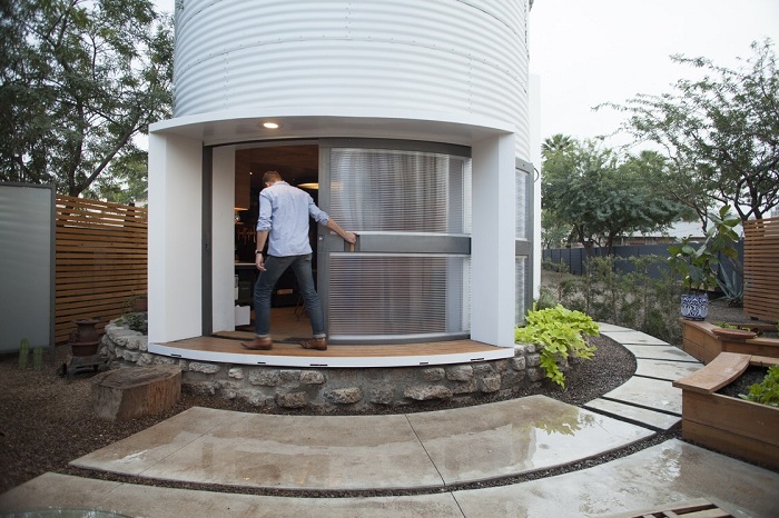 Жить без острых углов: компактный домик-цилиндр площадью всего 31 кв. метр интерьер и дизайн