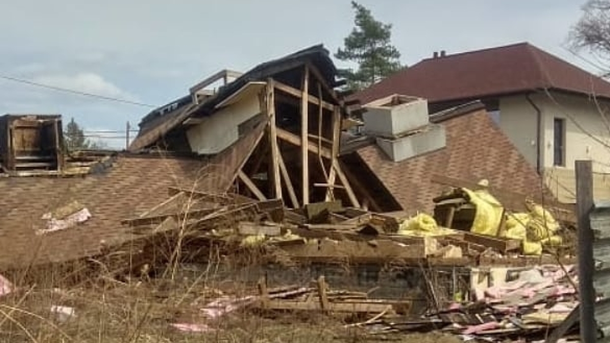 В Приморье ветром сдуло дом, который должны были снести 24 апреля