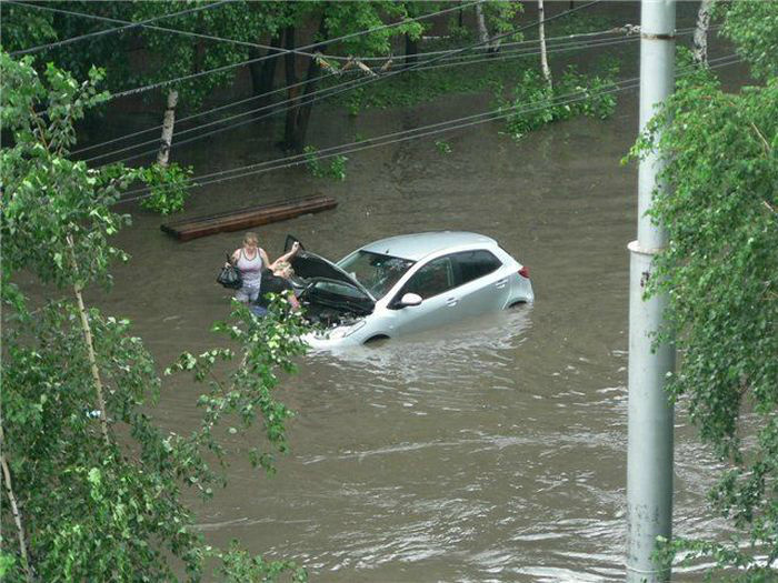 Капот уже можно закрывать! | Фото: fishki.net.